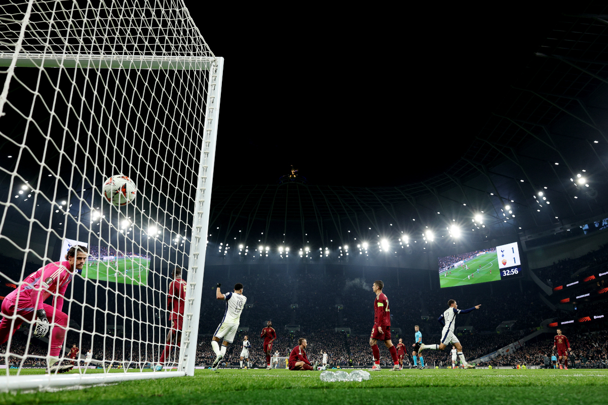 LONDON, ENGLAND - NOVEMBER 28: Brennan Johnson of Tottenham Hotspur celebrates scoring his team's second goal as Mile Svilar of AS Roma reacts during the UEFA Europa League 2024/25 League Phase MD5 match between Tottenham Hotspur and AS Roma at Tottenham Hotspur Stadium on November 28, 2024 in London, England. (Photo by Richard Heathcote/Getty Images)