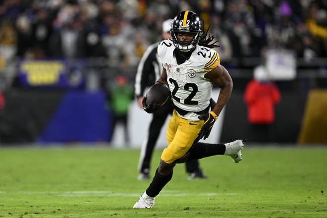 Pittsburgh Steelers running back Najee Harris rushes during the second half against the Baltimore Ravens.