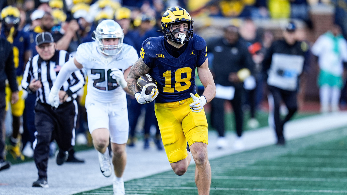 Michigan tight end Colston Loveland (18) runs against Oregon linebacker Bryce Boettcher (28) during the first half at Michigan Stadium in Ann Arbor on Saturday, Nov. 2, 2024.