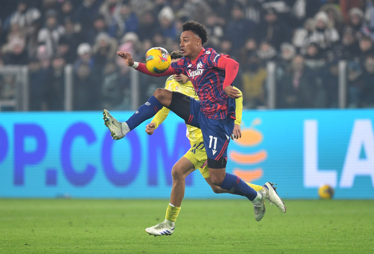 TURIN, ITALY - DECEMBER 07: Dan Ndoye of Bologna is put under pressure by Jonas Rouhi of Juventus during the Serie A match between Juventus and Bologna at Allianz Stadium on December 07, 2024 in Turin, Italy. (Photo by Valerio Pennicino/Getty Images)