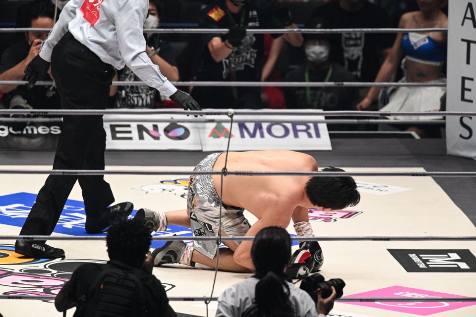 Asakura was unable to climb to his feet, and Mayweather's career continued