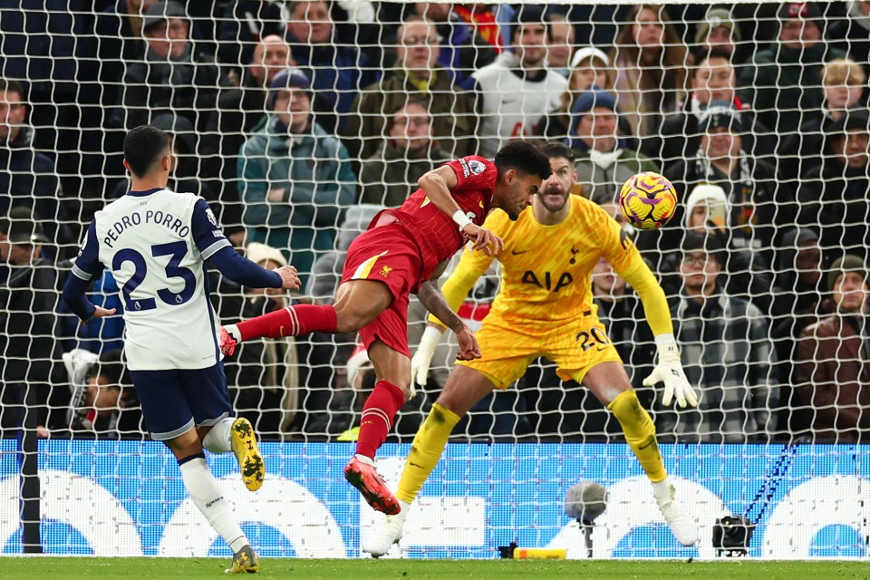 Diaz opened the scoring with this header thanks to a superb cross from the right by Alexander-Arnold