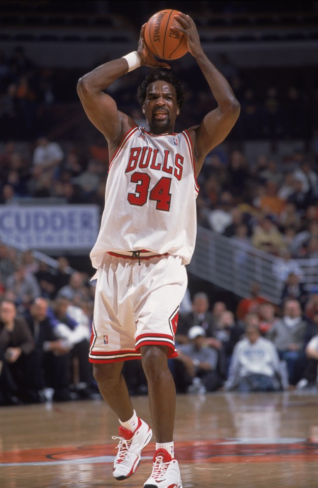 Charles Oakley #34 of the Chicago Bulls holding a basketball.