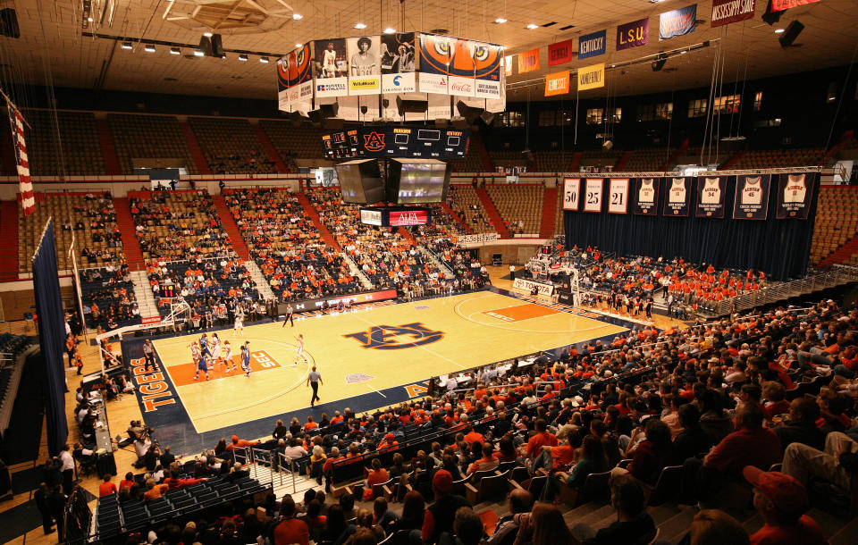 Kentucky plays Auburn during the first half of their NCAA college basketball game in Auburn, Ala., Sunday, Feb. 28, 2010. It is the final women's college basketball game at Beard-Eaves Memorial Coliseum as Auburn will move to a new facility next season. (AP Photo/Jamie Martin)