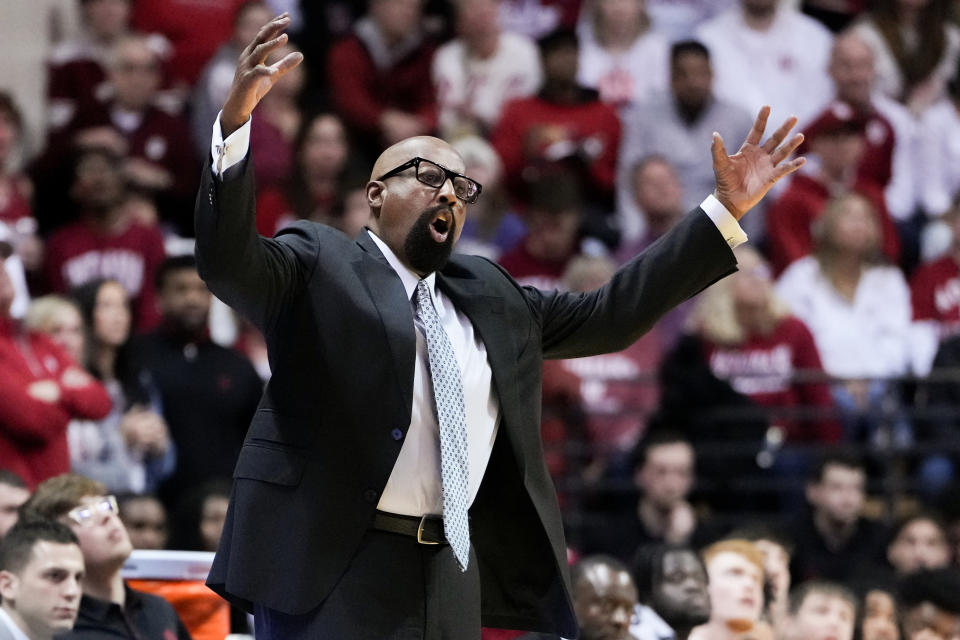 BLOOMINGTON, INDIANA - FEBRUARY 08: Head coach Mike Woodson of the Indiana Hoosiers reacttsat Simon Skjodt Assembly Hall on February 08, 2025 in Bloomington, Indiana. (Photo by Dylan Buell/Getty Images)