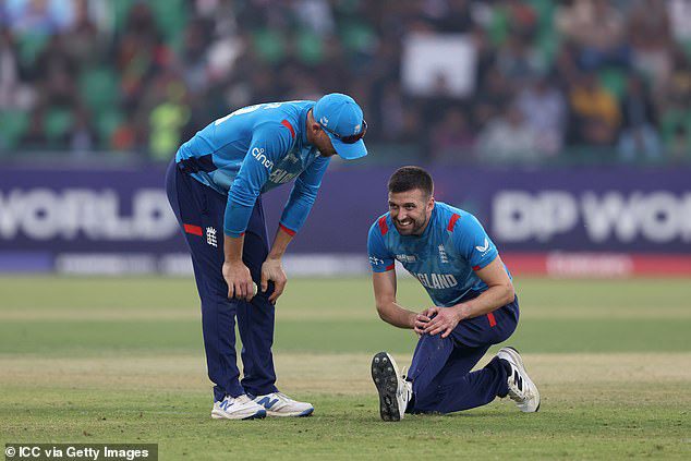 The sight of Mark Wood flexing his left knee sent tremors beyond England's Champions Trophy campaign