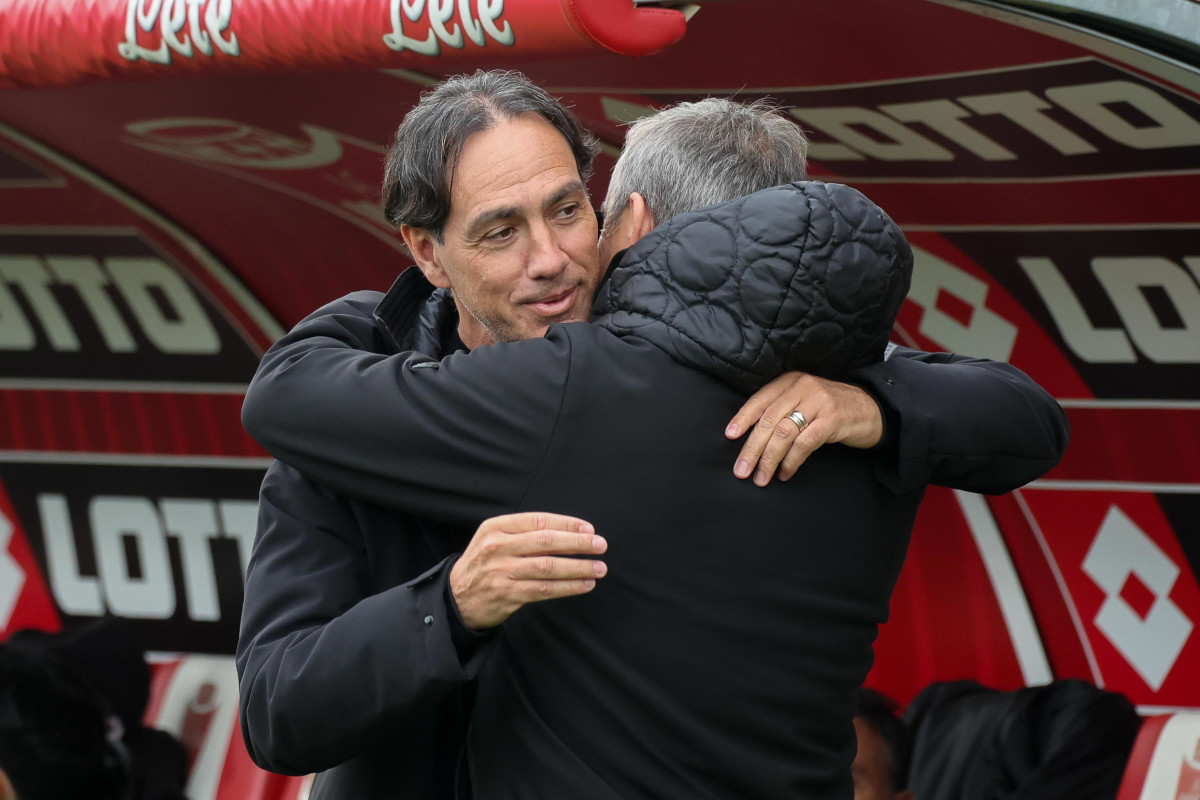 epa11900665 AC Monza's coach Alessandro Nesta and US Lecce's coach Marco Giampaolo during the Italian Serie A soccer match between AC Monza and Lecce at U-Power Stadium in Monza, Italy, 16 February 2025. EPA-EFE/ROBERTO BREGANI