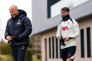 Arne Slot, head coach and Alexis Mac Allister of Liverpool during a training session