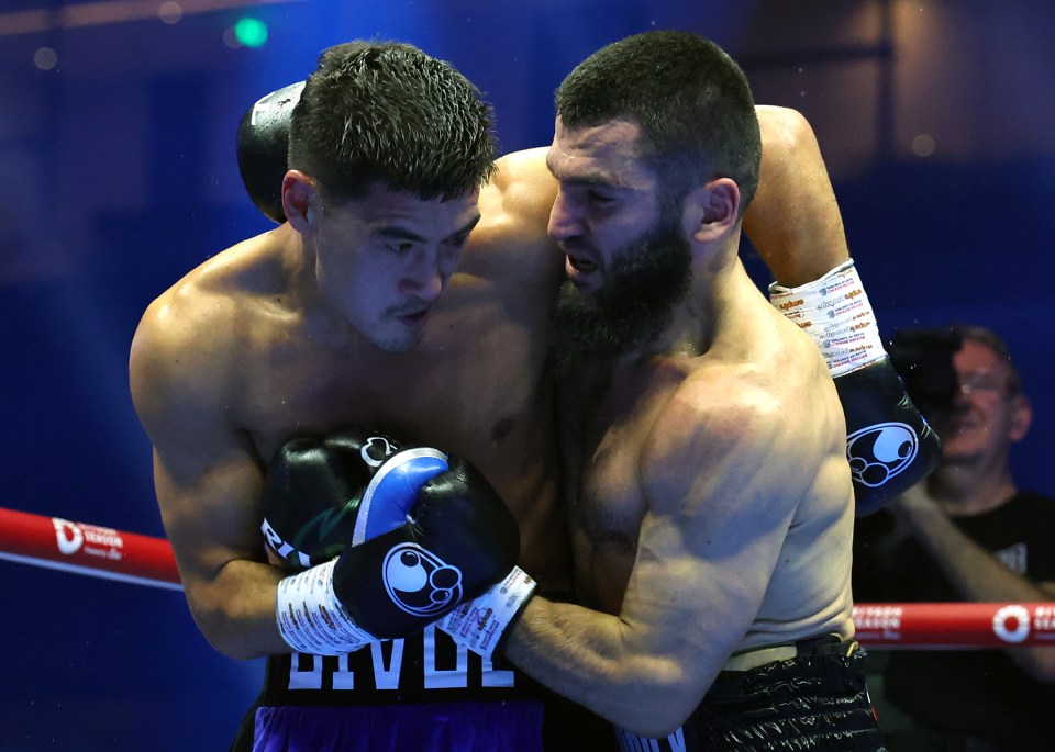 Artur Beterbiev and Dmitry Bivol boxing.