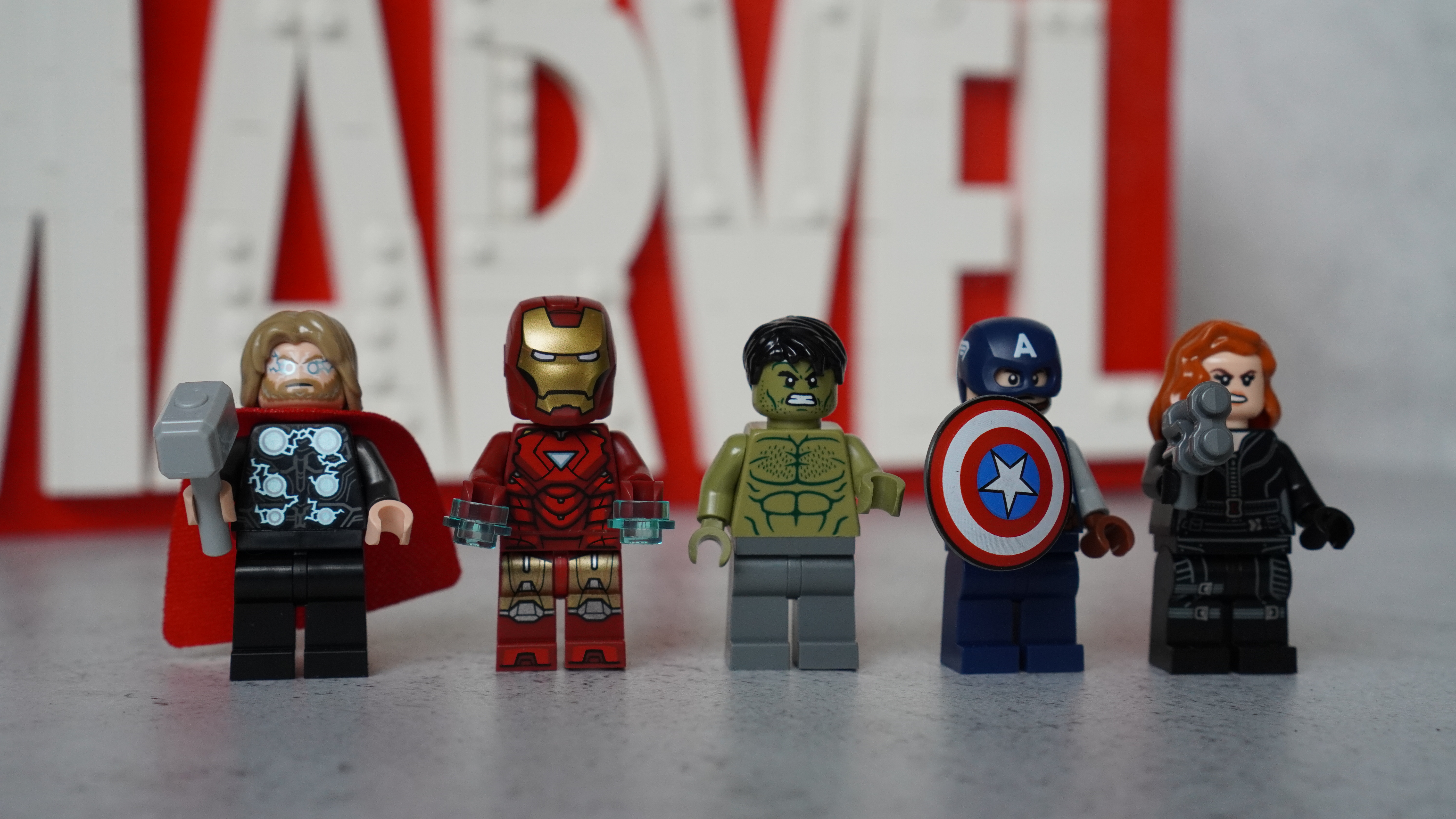 The minifigures included in the Lego Marvel Logo & Minifigures set.