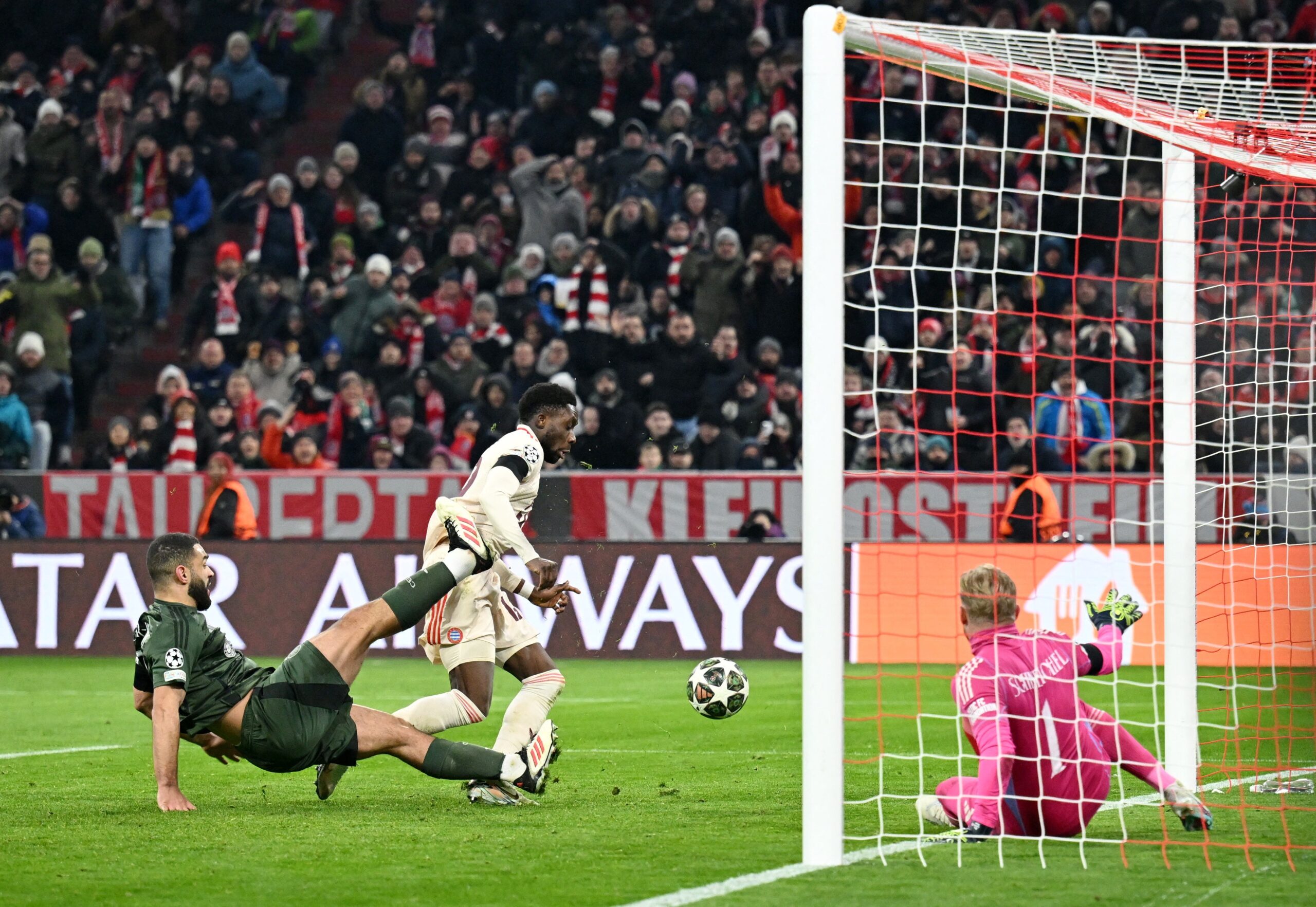 Alphonso Davies scored the goal to send Bayern through to the last-16