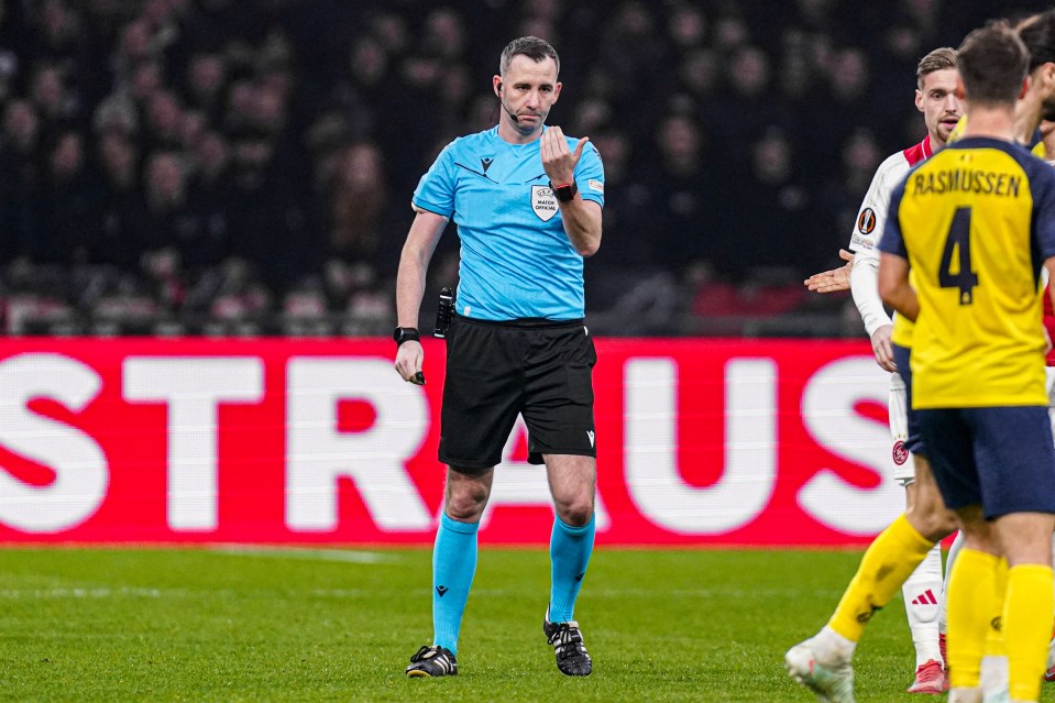 Premier League referee Kavanagh had his work cut out for him in Amsterdam