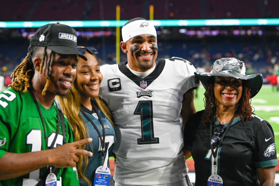 HOUSTON, TX - NOVEMBER 03: Philadelphia Eagles quarterback Jalen Hurts (1) takes a family portrait in the endzone with his brother, sister, and mother, before the football game between the Philadelphia Eagles and Houston Texans at NRG Stadium on November 3, 2022 in Houston, TX.  (Photo by Ken Murray/Icon Sportswire via Getty Images)