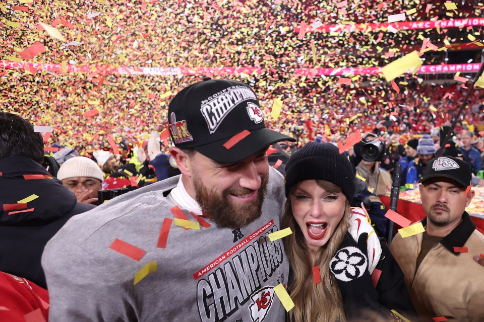 KANSAS CITY, MISSOURI - JANUARY 26: Taylor Swift celebrates with Travis Kelce #87 of the Kansas City Chiefs after defeating the Buffalo Bills 32-29 in the AFC Championship Game at GEHA Field at Arrowhead Stadium on January 26, 2025 in Kansas City, Missouri.  (Photo by Jamie Squire/Getty Images)