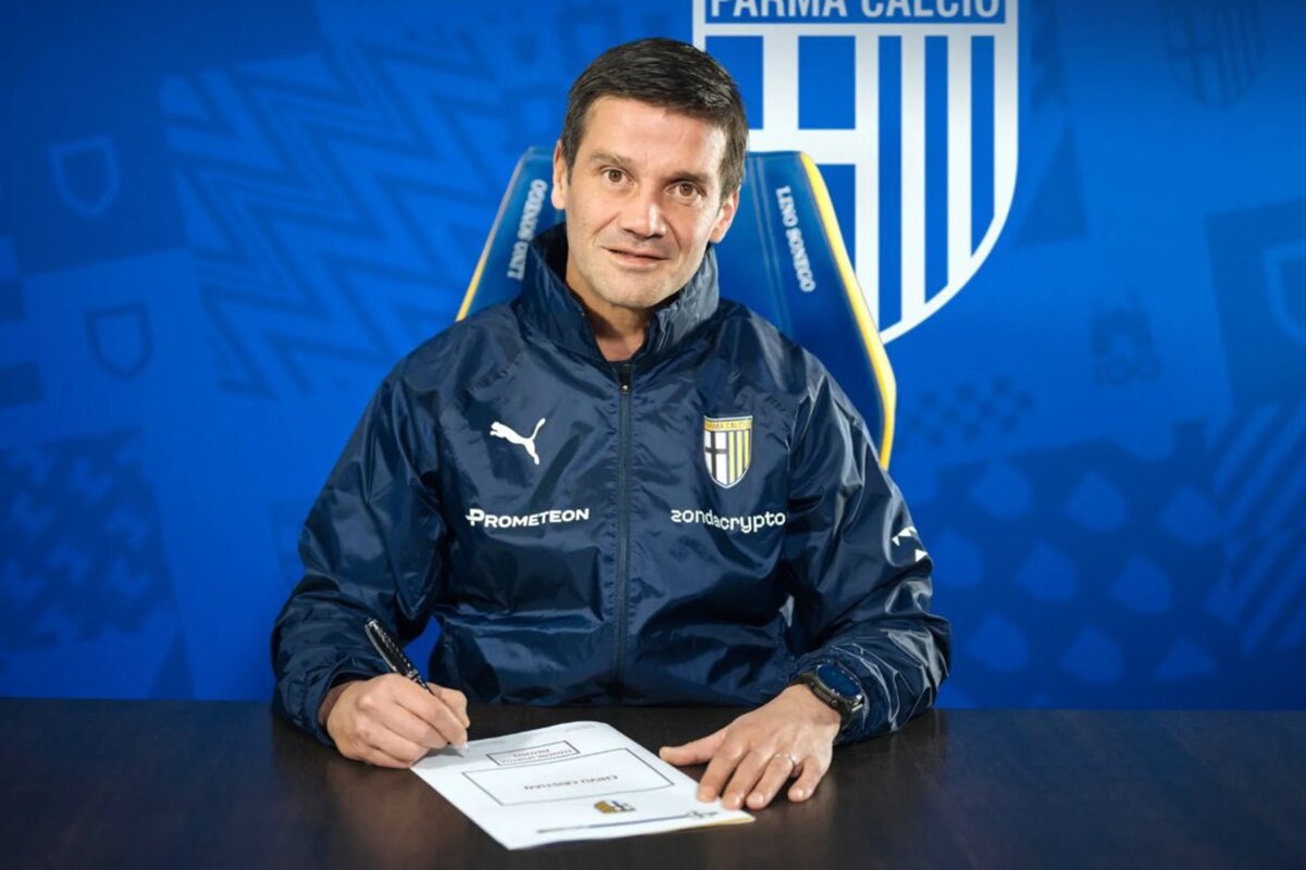 Official: Cristian Chivu replaces Fabio Pecchia as head coach of Parma (picture via www.parmacalcio1913.com)