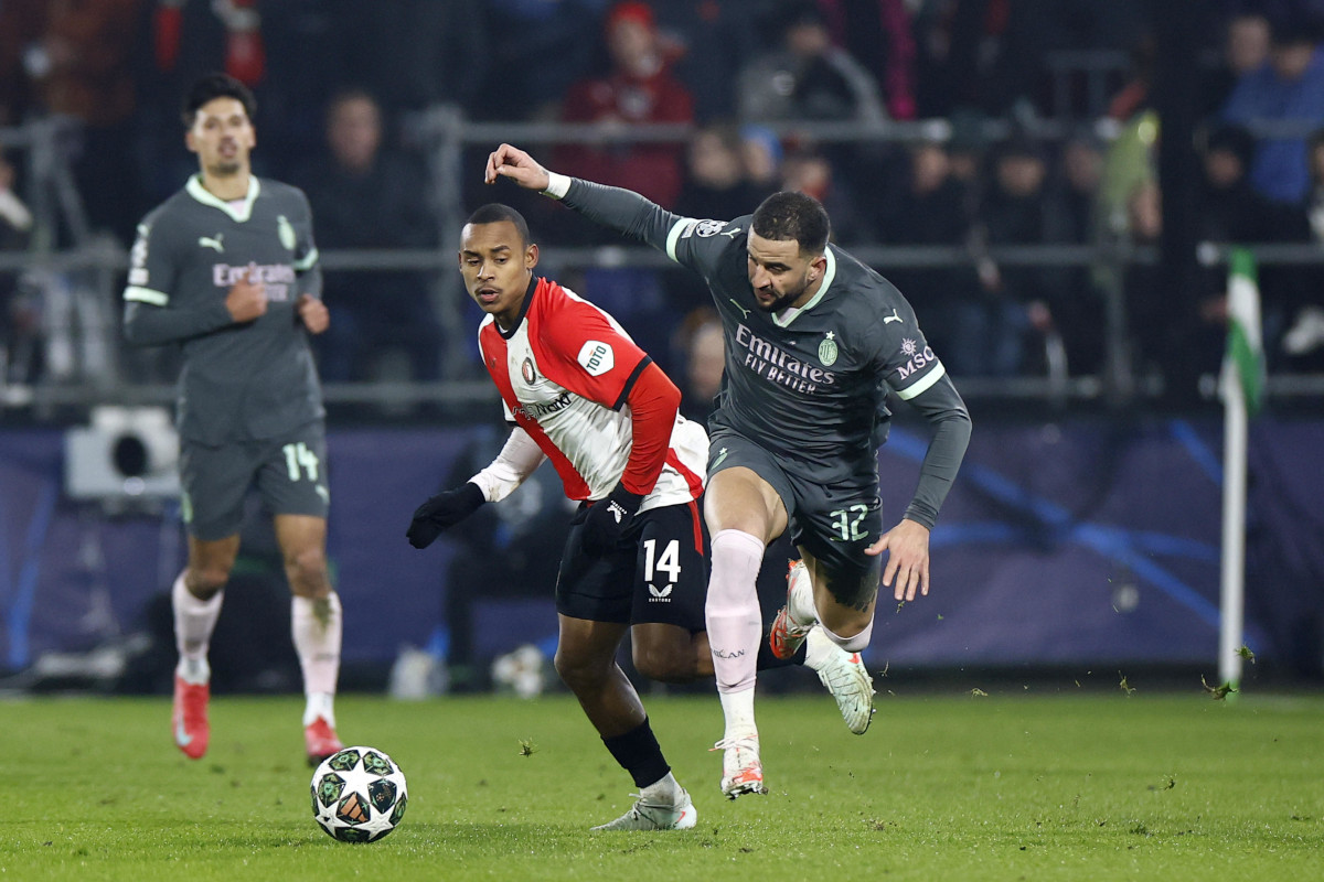 epa11891805 Igor Paixao of Feyenoord (L) in action against Kyle Walker of AC Milan during the UEFA Champions League playoff first leg soccer match between Feyenoord and AC Milan, in Rotterdam, the Netherlands, 12 February 2025. EPA-EFE/SEM VAN DER WAL