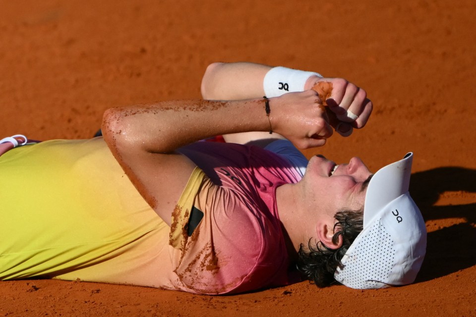 Joao Fonseca celebrates his ATP Argentina Open victory.