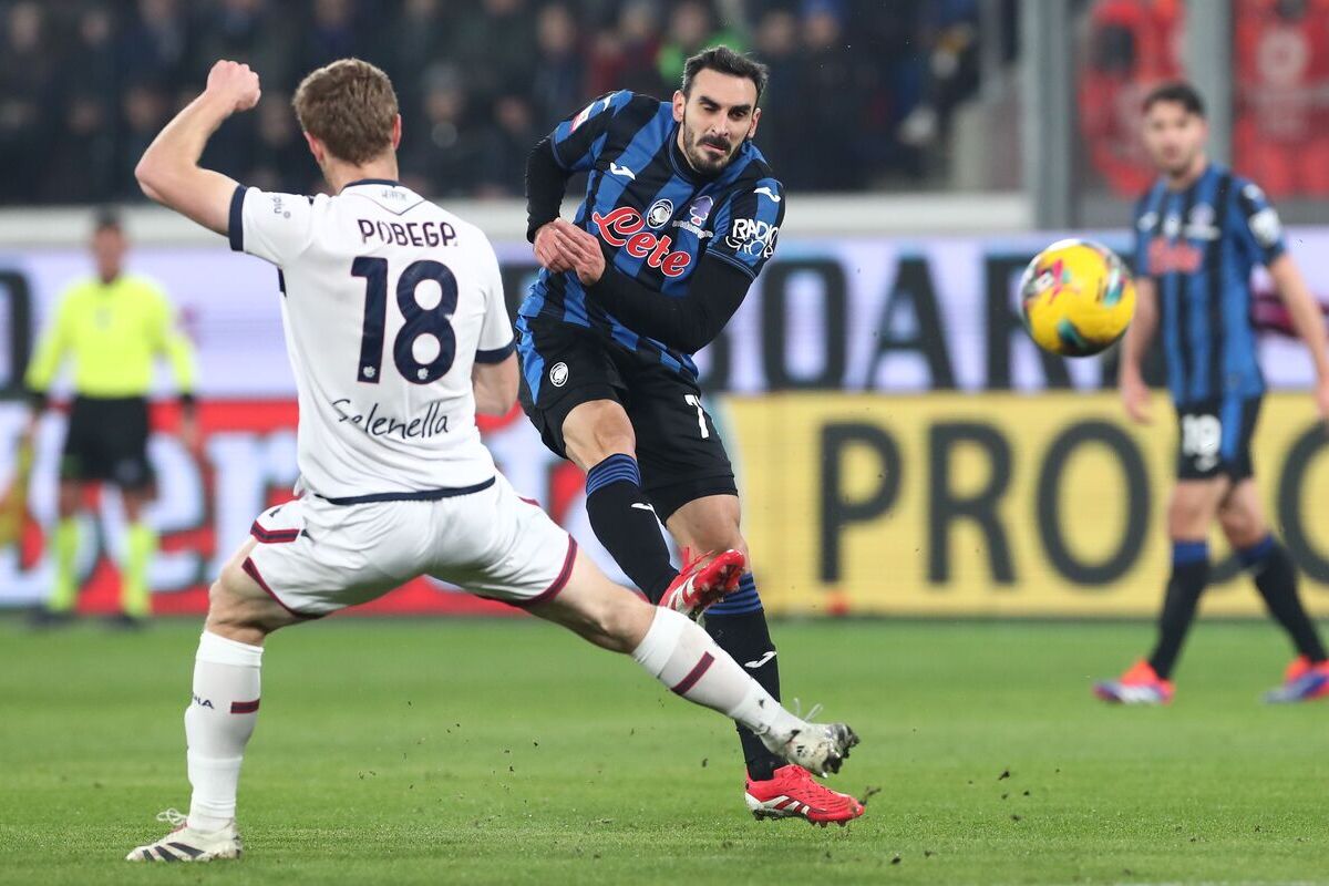 Davide Zappacosta of Atalanta BC is challenged by Tommaso Pobega of Bologna FC during the Coppa Italia, Quarter Final match between Atalanta BC and Bologna FC at Gewiss Stadium on February 04, 2025 in Bergamo, Italy. (Photo by Marco Luzzani/Getty Images)