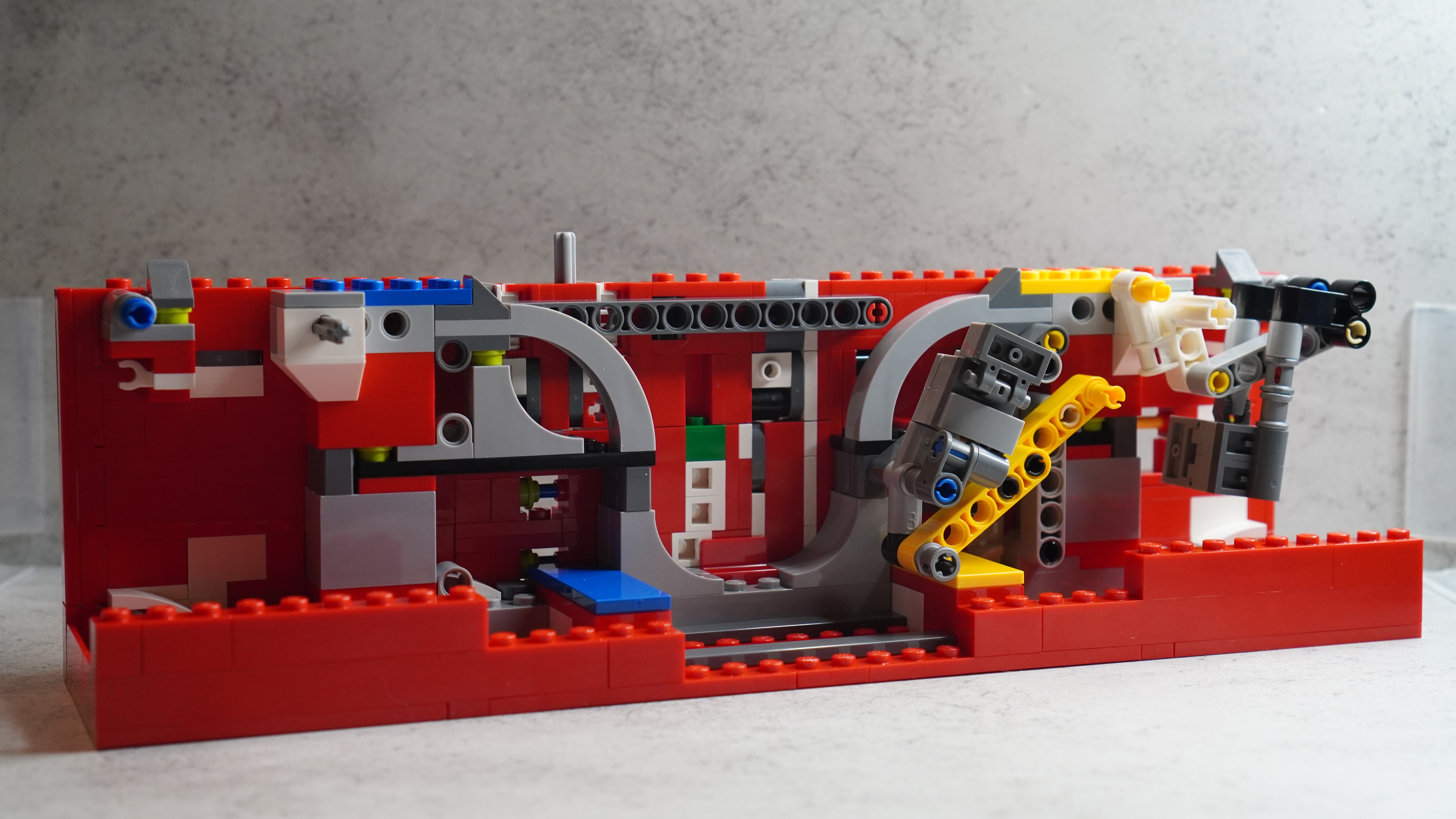 Lego Marvel Logo and Minifigures inner workings of the set