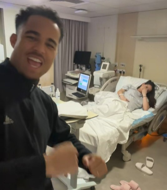 Kluivert filmed himself dancing as his wife went into labour, sending FPL managers crazy