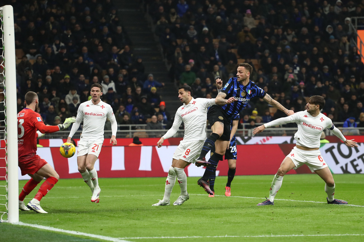 Marko Arnautovic of Internazionale heads his team's 2nd goal during the Serie A match between FC Internazionale and Fiorentina at Stadio Giuseppe Meazza on February 10, 2025 in Milan, Italy. (Photo by Marco Luzzani/Getty Images)