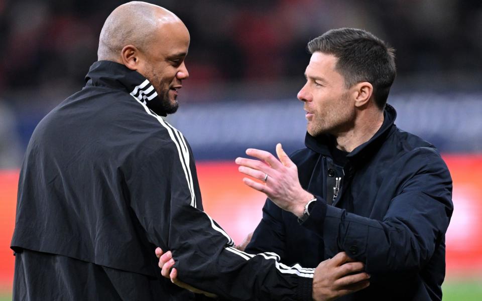 Xabi Alonso and Vincent Kompany before Bayer Leverkusen vs Bayern Munich