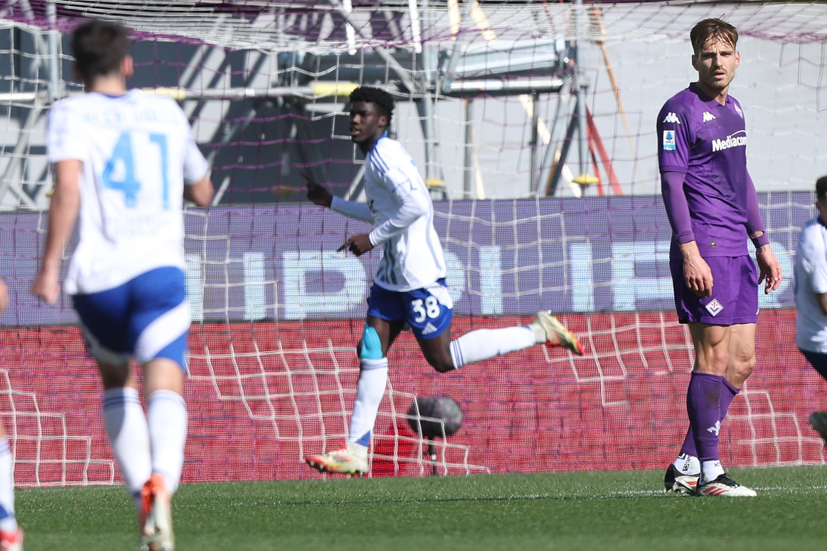 Diao of Como Calcio celebrates after scoring a goal during the Serie A match between Fiorentina and Como at Stadio Artemio Franchi on February 16, 2025 in Florence, Italy. (Photo by Gabriele Maltinti/Getty Images)