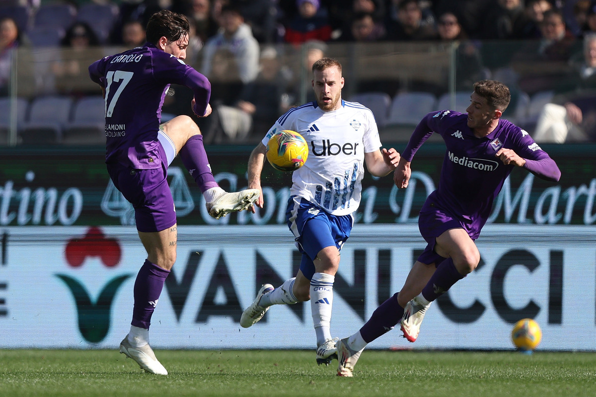 Nicolo' Zaniolo of ACF Fiorentina in action during the Serie A match between Fiorentina and Como at Stadio Artemio Franchi on February 16, 2025 in Florence, Italy. (Photo by Gabriele Maltinti/Getty Images)