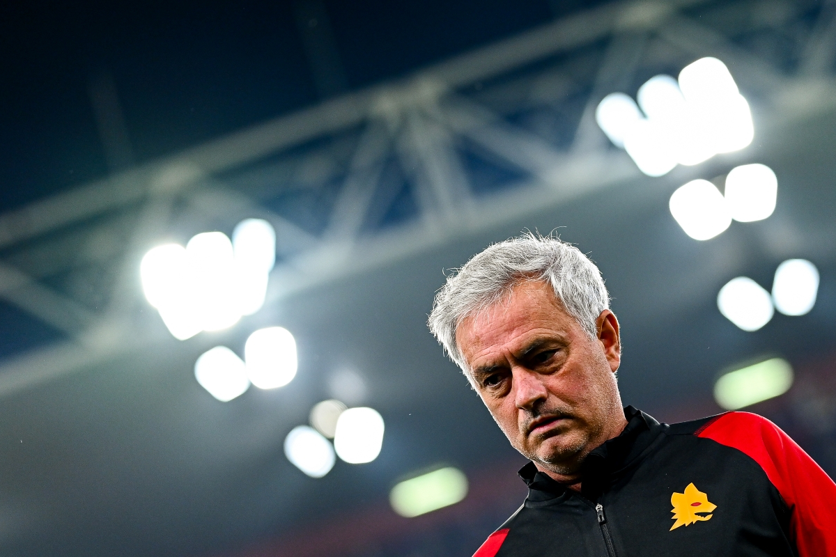 GENOA, ITALY - SEPTEMBER 28: Jose Mourinho, head coach of Roma, looks on prior to kick-off in the Serie A TIM match between Genoa CFC and AS Roma at Stadio Luigi Ferraris on September 28, 2023 in Genoa, Italy. (Photo by Simone Arveda/Getty Images)