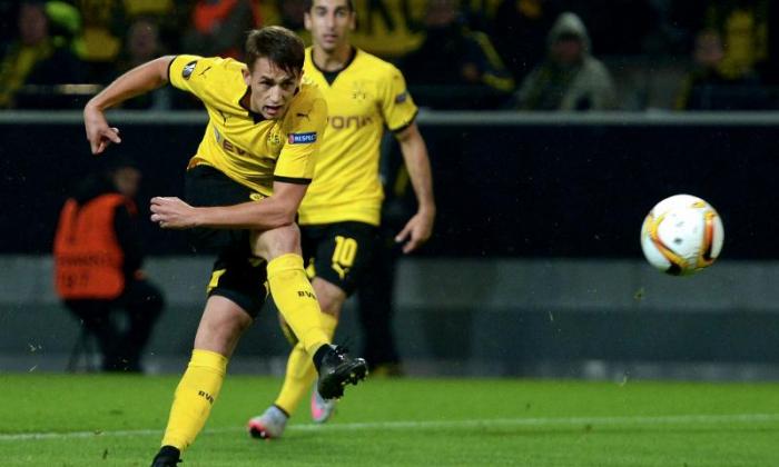 WATCH: Manchester United's on-loan forward Adnan Januzaj REFUSES to go down easily while playing for Borussia Dortmund!