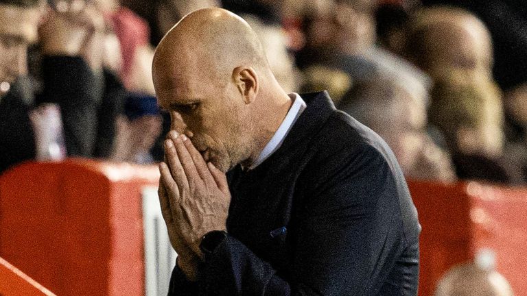 ABERDEEN, SCOTLAND - OCTOBER 30: Rangers Manager Philippe Clement looks dejected during a William Hill Premiership match between Aberdeen and Rangers at Pittodrie Stadium, on October 30, 2024, in Aberdeen, Scotland. (Photo by Alan Harvey / SNS Group)