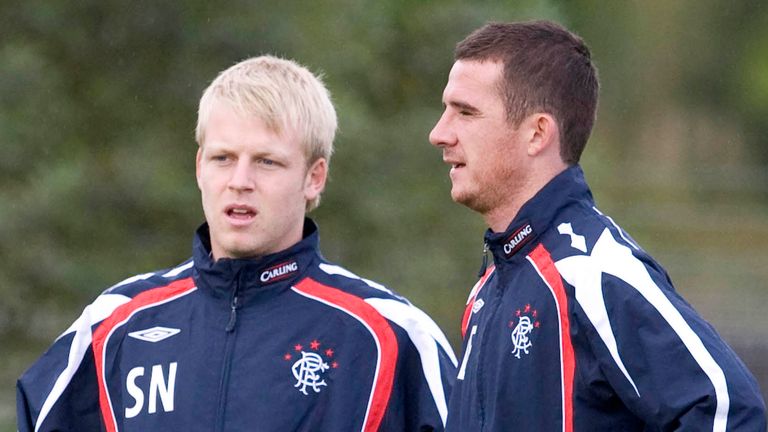 14/09/07.RANGERS TRAINING.MURRAY PARK - GLASGOW.Rangers captain Barry Ferguson (right) and Steven Naismith take a breather at training