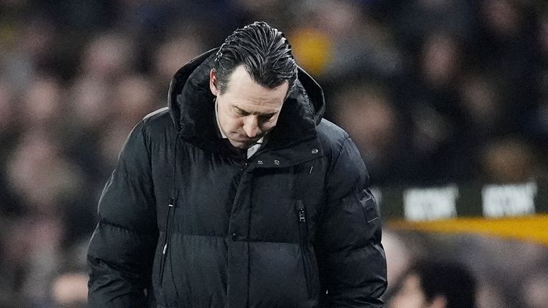 Unai Emery reacts on the touchline during Villa's 2-0 defeat to Wolves at Molineux