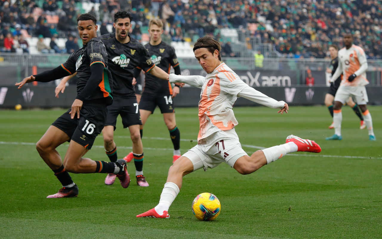 Paulo Dybala of Roma shoots during the Serie A match between Venezia and AS Roma at Stadio Pier Luigi Penzo on February 09, 2025 in Venice, Italy. (Photo by Timothy Rogers/Getty Images)