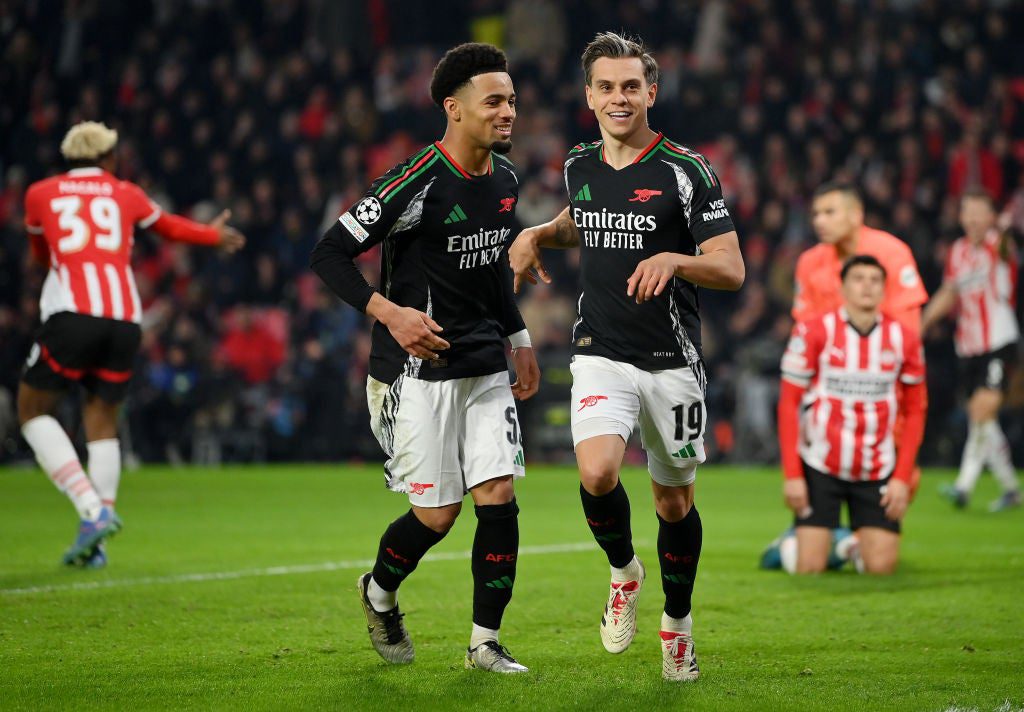 Nwaneri (left) celebrates with Leandro Trossard