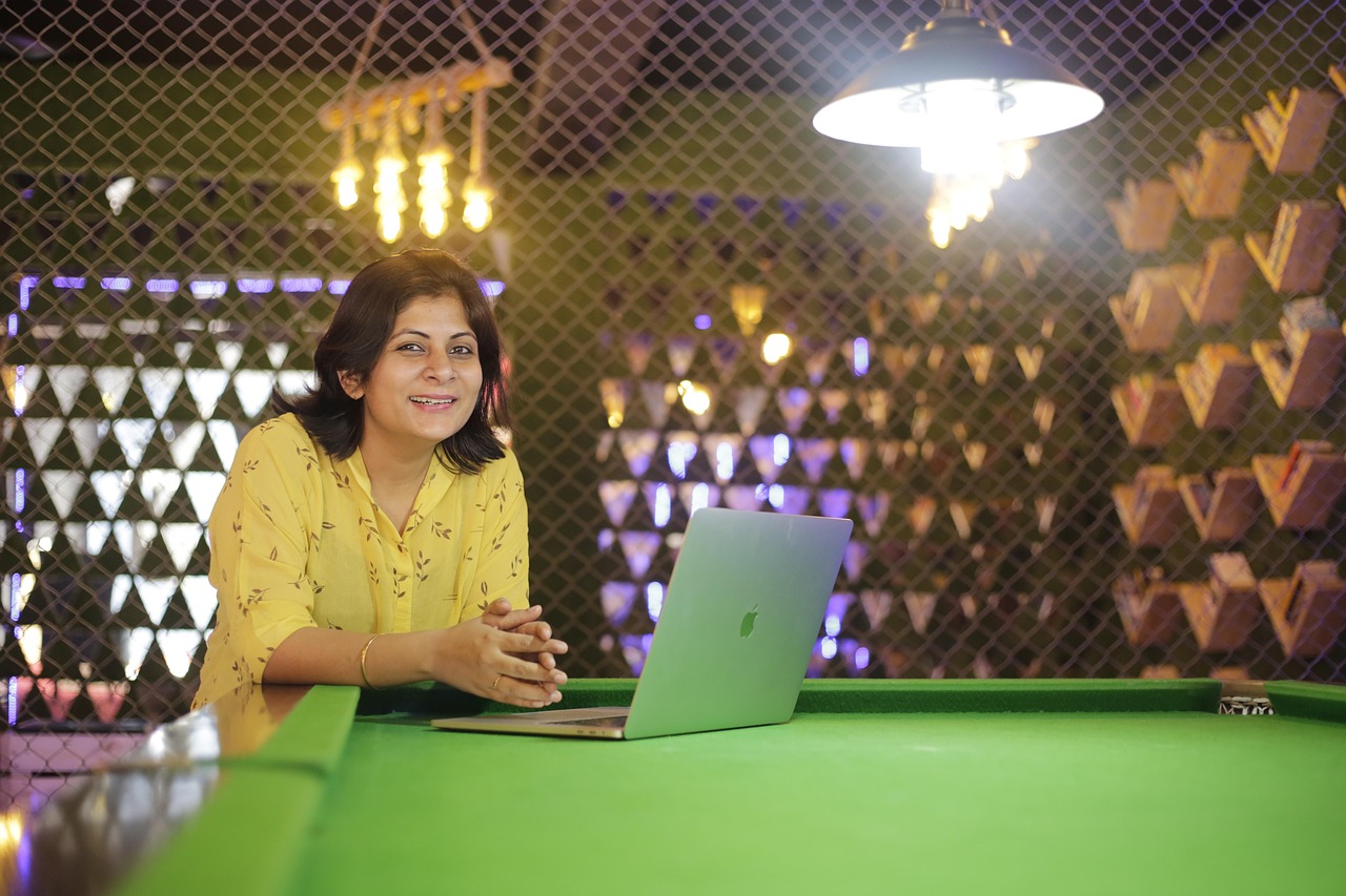 Beyond The Grid: Humanizing Hybrid Meetings